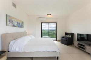 The Opal Condo by AcoModo Vista Mar