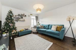 West London Chiswick four beds maisonette with private garden and free parking