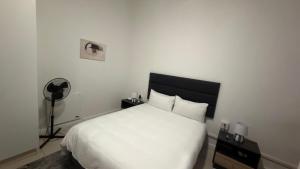 Sea Point Studio Apartment- Walk to Beach & Promenade