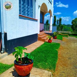 WHITE HOUSE Holiday Home, Karatina