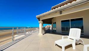 Spacious Family Beachfront Home The Beach House