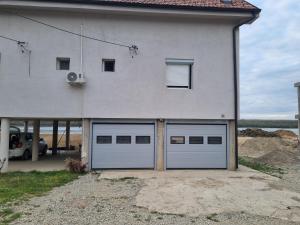 Blue River, sojenica na Dunavu