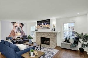 The Butler Bulldog Bungalow - Game Room - Luxe - Family Friendly