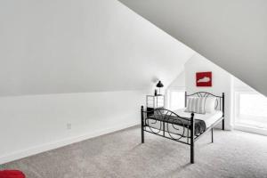 624c 7 Large Bedrooms Peaceful Backyard Cozy