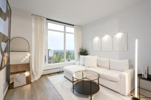 Sky Suite 2 BR in Central City & Rooftop Terrace