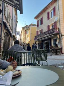 Côté Lavande - T2 cosy avec terrasse - 5min des Thermes