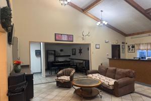 Lone Tree Inn