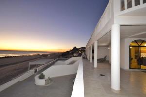 Spacious Family Beachfront Home Villa Dei Sogni