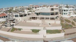 Spacious Family Beachfront Home Villa Dei Sogni