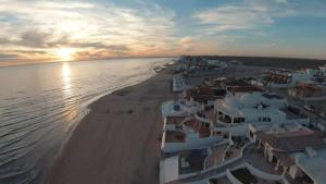 Spacious Home in Las Conchas Villa de la Playa
