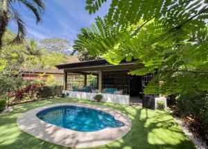 Beautiful 2BR Casita with Pool & Parking