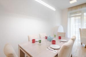 Balcony - Central - Large - Modern