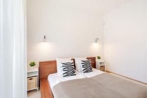 Balcony - Central - Large - Modern