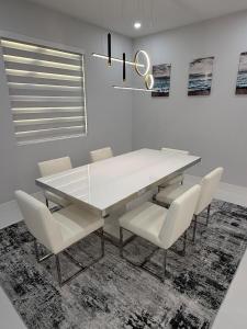 Ceitus Escape-Modern Home with Pool and Game Room