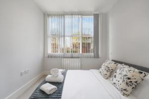 Stylish Apartments Near Heathrow Elizabeth Line