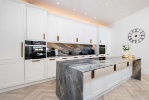 1 Min Walk to Harrods, Knightsbridge Penthouse