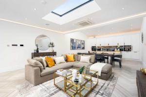 1 Min Walk to Harrods, Knightsbridge Penthouse