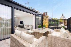 1 Min Walk to Harrods, Knightsbridge Penthouse