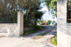 Room with kitchen & free parking 100 m from the sea