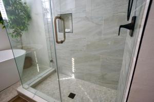 Casa De Ybor 3Bd, 2Bth, 4 beds, Historic Charm, Modern Lux