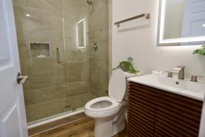 Casa De Ybor 3Bd, 2Bth, 4 beds, Historic Charm, Modern Lux