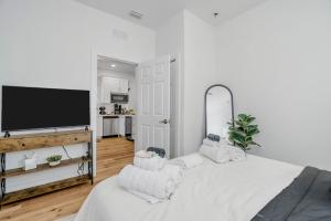 Casa De Ybor 3Bd, 2Bth, 4 beds, Historic Charm, Modern Lux