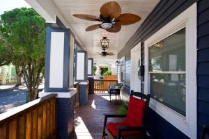 Casa De Ybor 3Bd, 2Bth, 4 beds, Historic Charm, Modern Lux