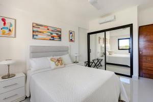 Spectacular apartment with beach access