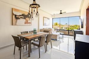 Spectacular apartment with beach access