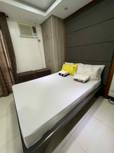 Staycation in manhattan heights tower B beside alimall cubao 3 pax