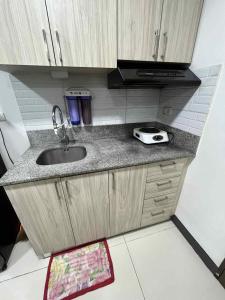 Staycation in manhattan heights tower B beside alimall cubao 3 pax