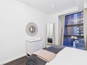 Wild Roses - The Alder Apartment - Stratford