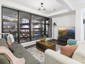 Wild Roses - The Alder Apartment - Stratford