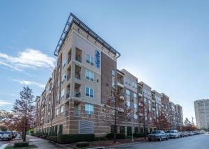 Landing Apartments - Sunrise by the Park