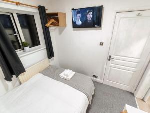 Small Compact Self Contained Studio Flat