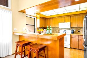 Kapalua Ridge Villas 4 Free Cars KBM Resorts 4 Units 5 Bedrooms KRV ML-3696