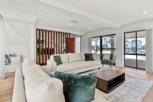 The Basin Cove - Sleeps 10 - Water Views