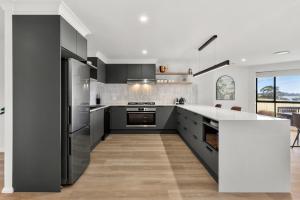 The Basin Cove - Sleeps 10 - Water Views