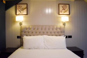 Nomi Rooms & Restaurant