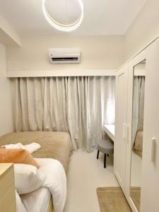 Sleek City Sanctuary l WiFi Netflix I RED RES 3045