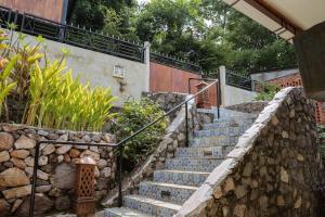 LiRi 4 Bdrm Villa - Ocean, Valley view