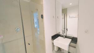 10 min de Congonhas Poucos passos Shopping Ibirapuera e metrô