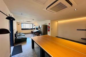 Preço Especial Centro Studio Completo para 4 pessoas com maleiro, Sauna, Wifi, Ar Condicionado e Metrô a 5min