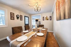 River Retreat- Hot tub-Games-BBQ-Bonfire-Sleeps 14
