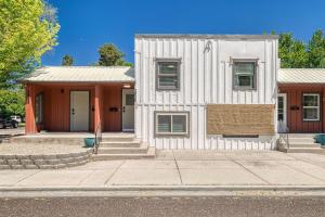 Uptown 2 bedroom flat near Train Depot