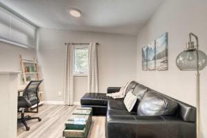 Uptown 2 bedroom flat near Train Depot