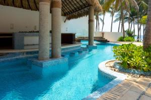 Amazing Beach Condo in Acapulco Diamante, 4 BR