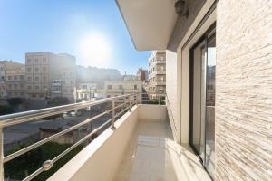 Luxury and Beautiful Stay- King Size Bed- AC - Comfort and Serenity - Near City Center