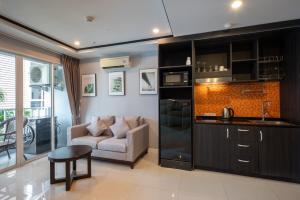 New Nordic Club 1 by Apartwell