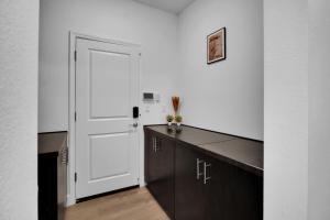 Modern Luxury 5BR • Lounge • EV • Games •Yard •BBQ